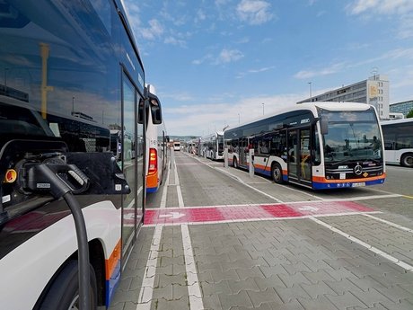 Daimler Buses and ESWE Verkehrsgesellschaft celebrate completion of electrified e-bus depot